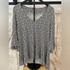 Robert Kitchen Black and White Checkered Women's V-Neck Knit Top Large